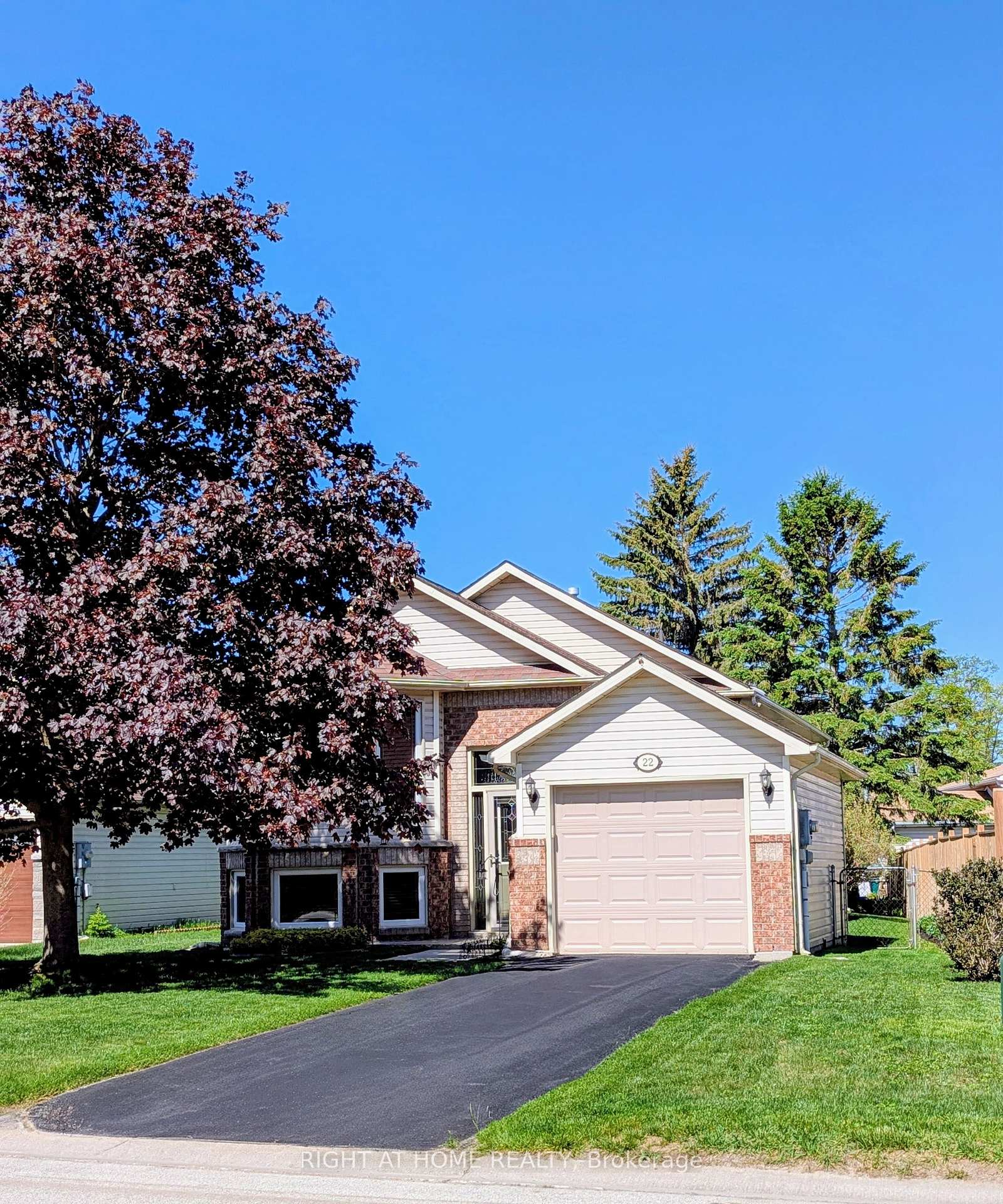 22 Donald Crescent, Wasaga Beach, ON L9Z 1E1 — Wasaga Beach, Ontario