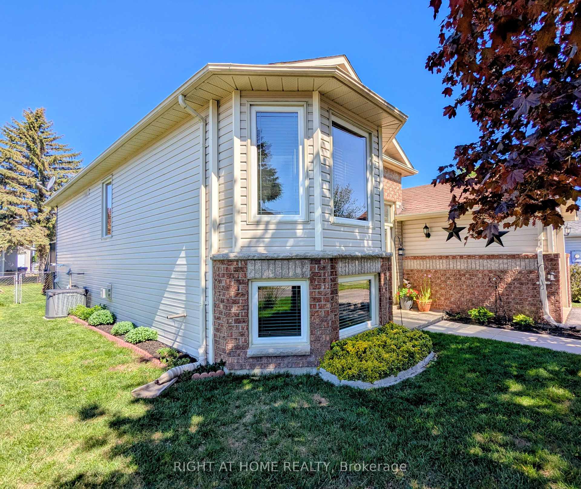 22 Donald Crescent, Wasaga Beach — photo 2 of 5