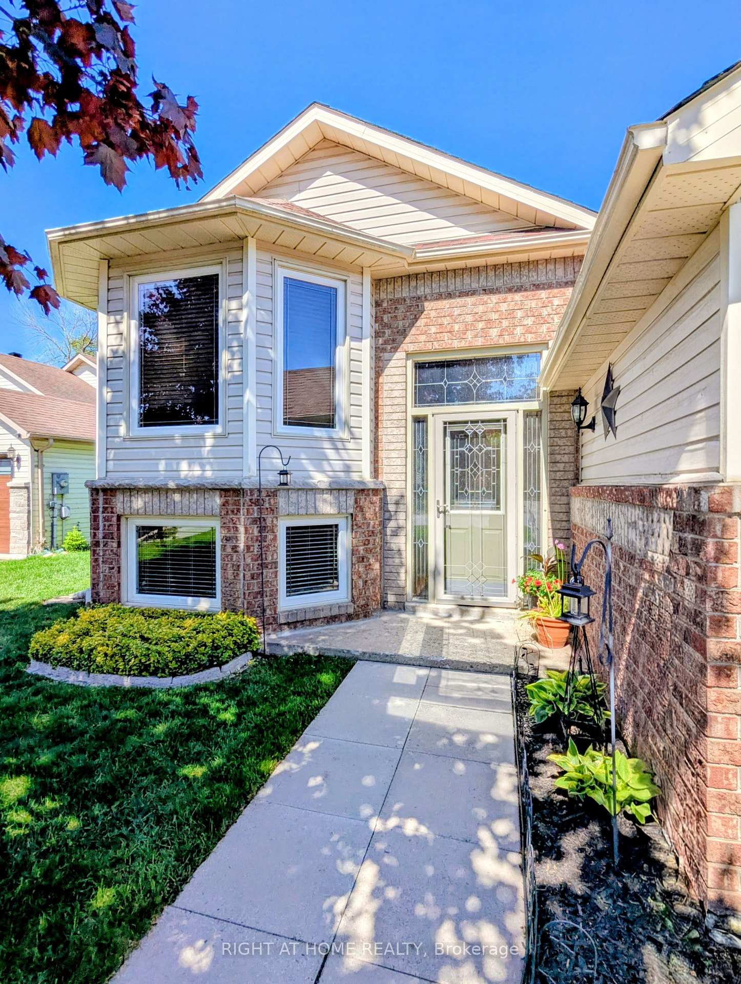 22 Donald Crescent, Wasaga Beach — photo 3 of 5