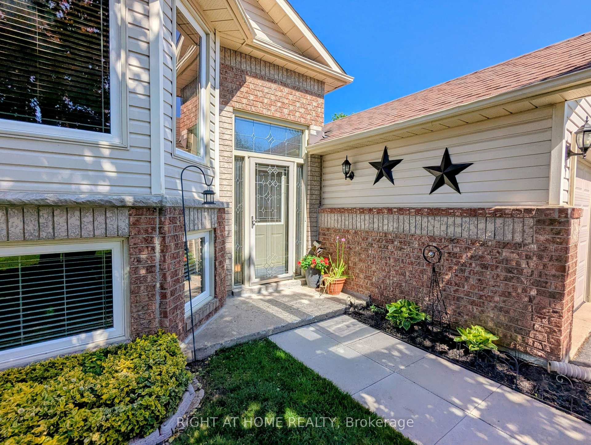 22 Donald Crescent, Wasaga Beach — photo 4 of 5