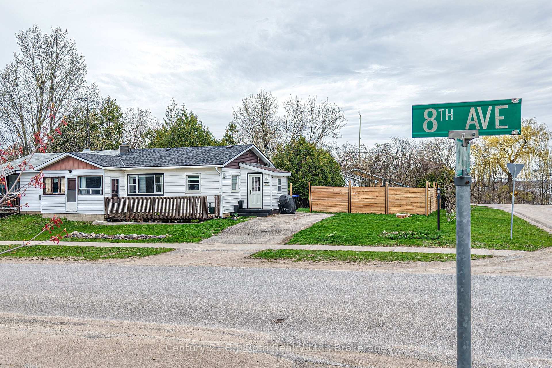 817 Eighth Avenue, Tay, ON L0K 1R0 — Tay, Ontario