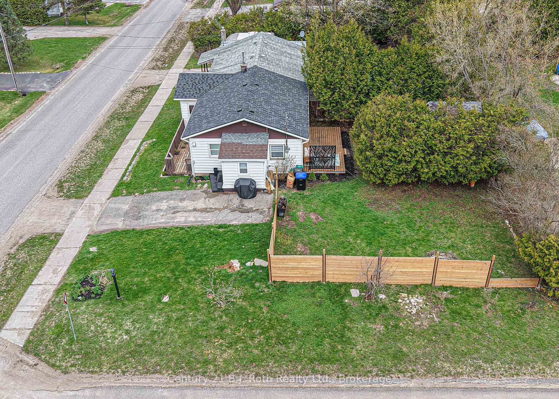 817 Eighth Avenue, Tay — photo 3 of 5
