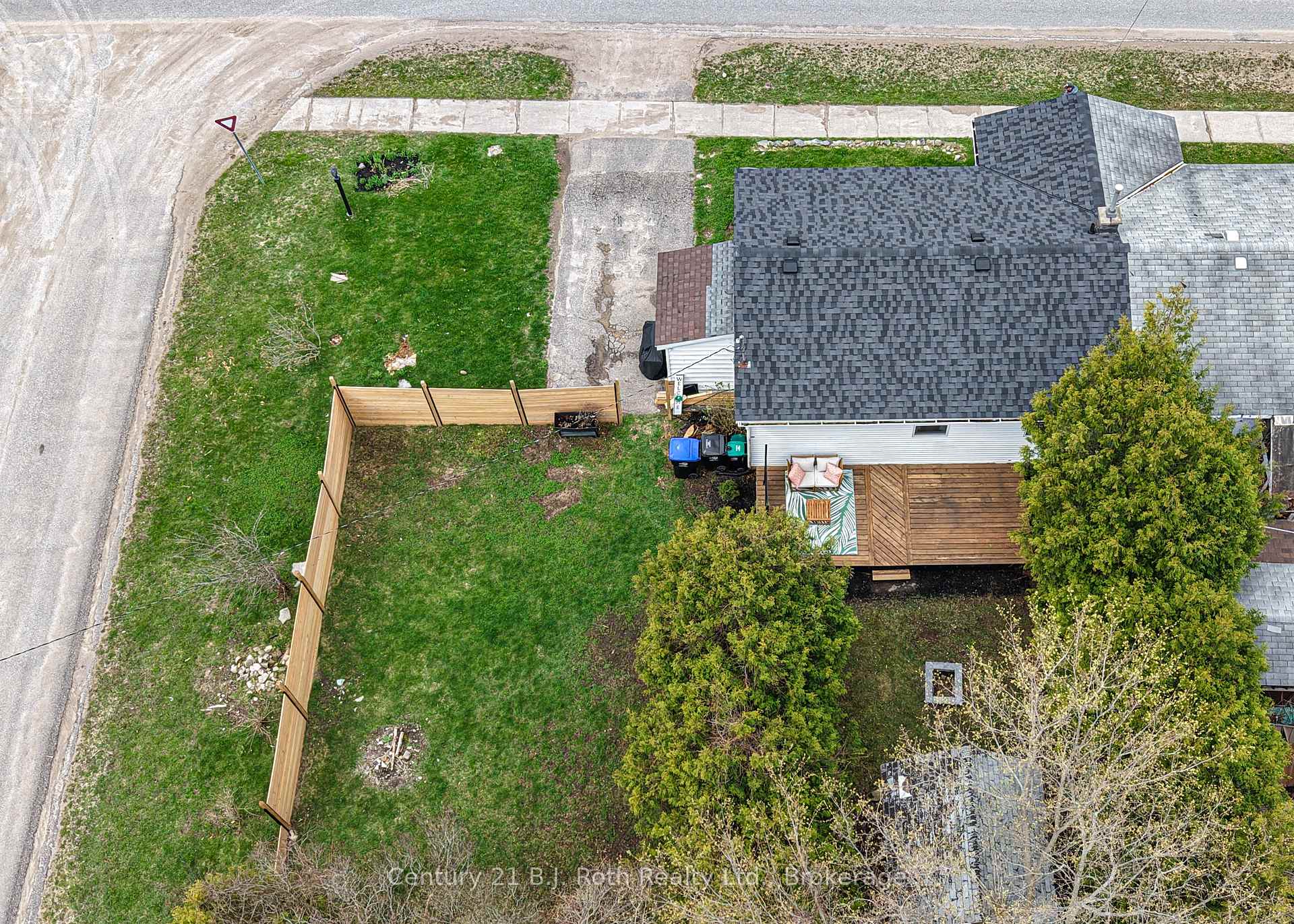 817 Eighth Avenue, Tay — photo 4 of 5