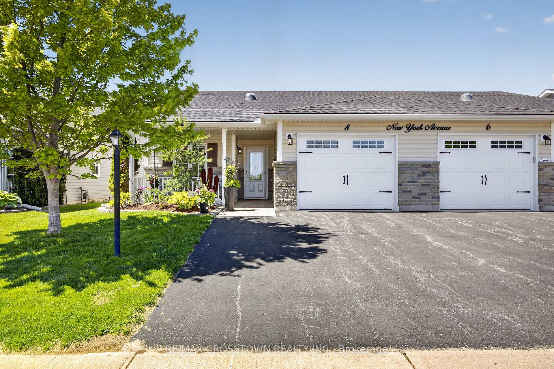 8 NEW YORK Avenue, Wasaga Beach — photo 2 of 5