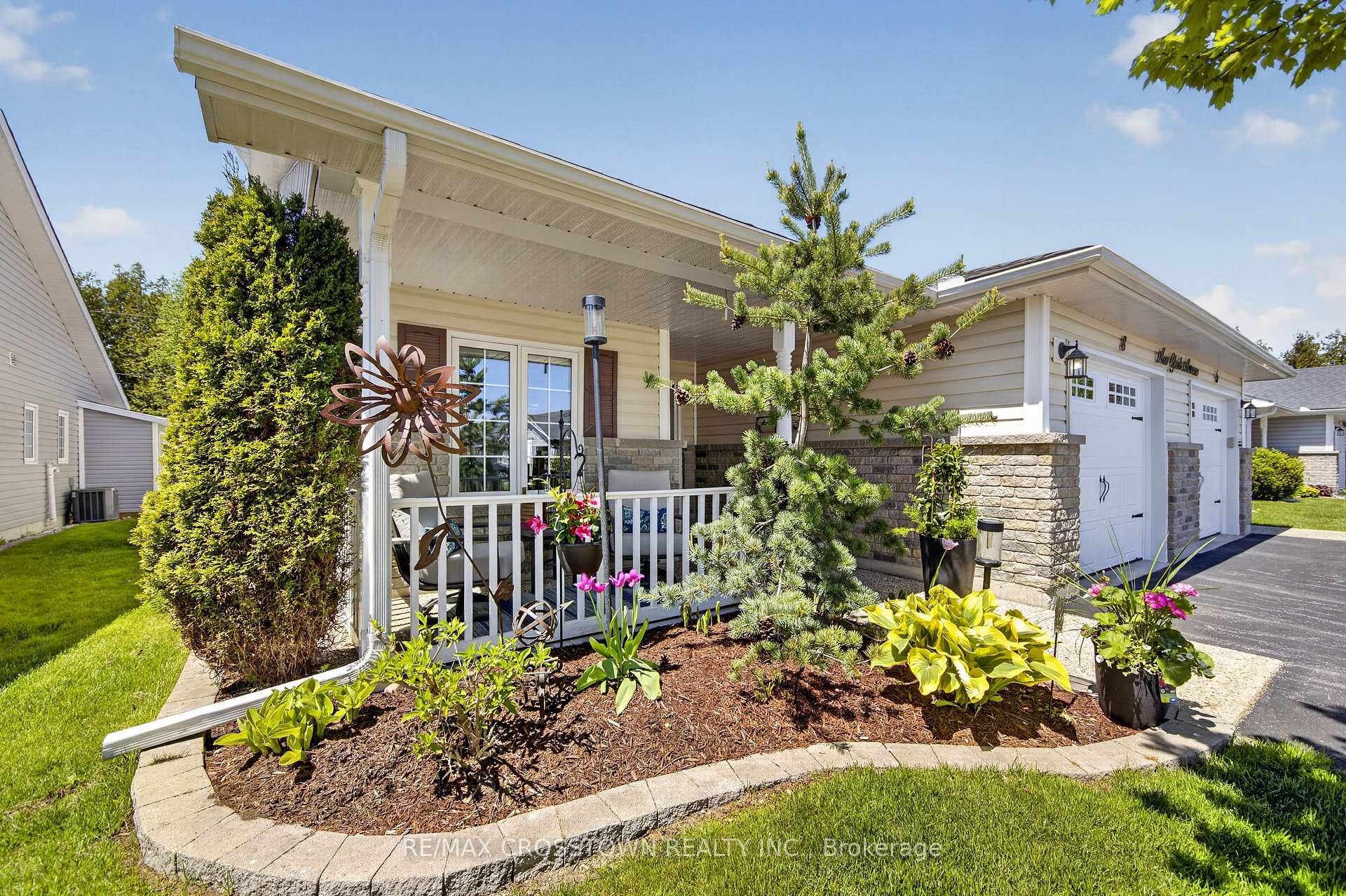 8 NEW YORK Avenue, Wasaga Beach — photo 3 of 5