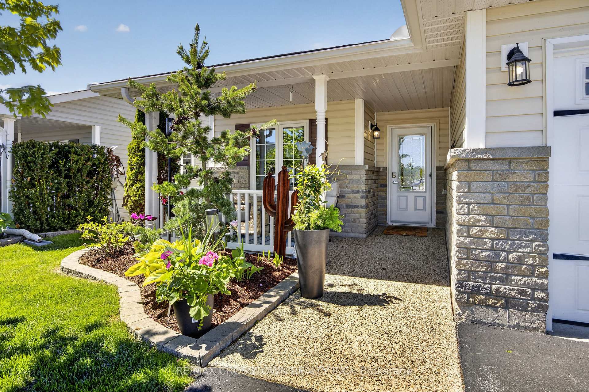 8 NEW YORK Avenue, Wasaga Beach — photo 4 of 5