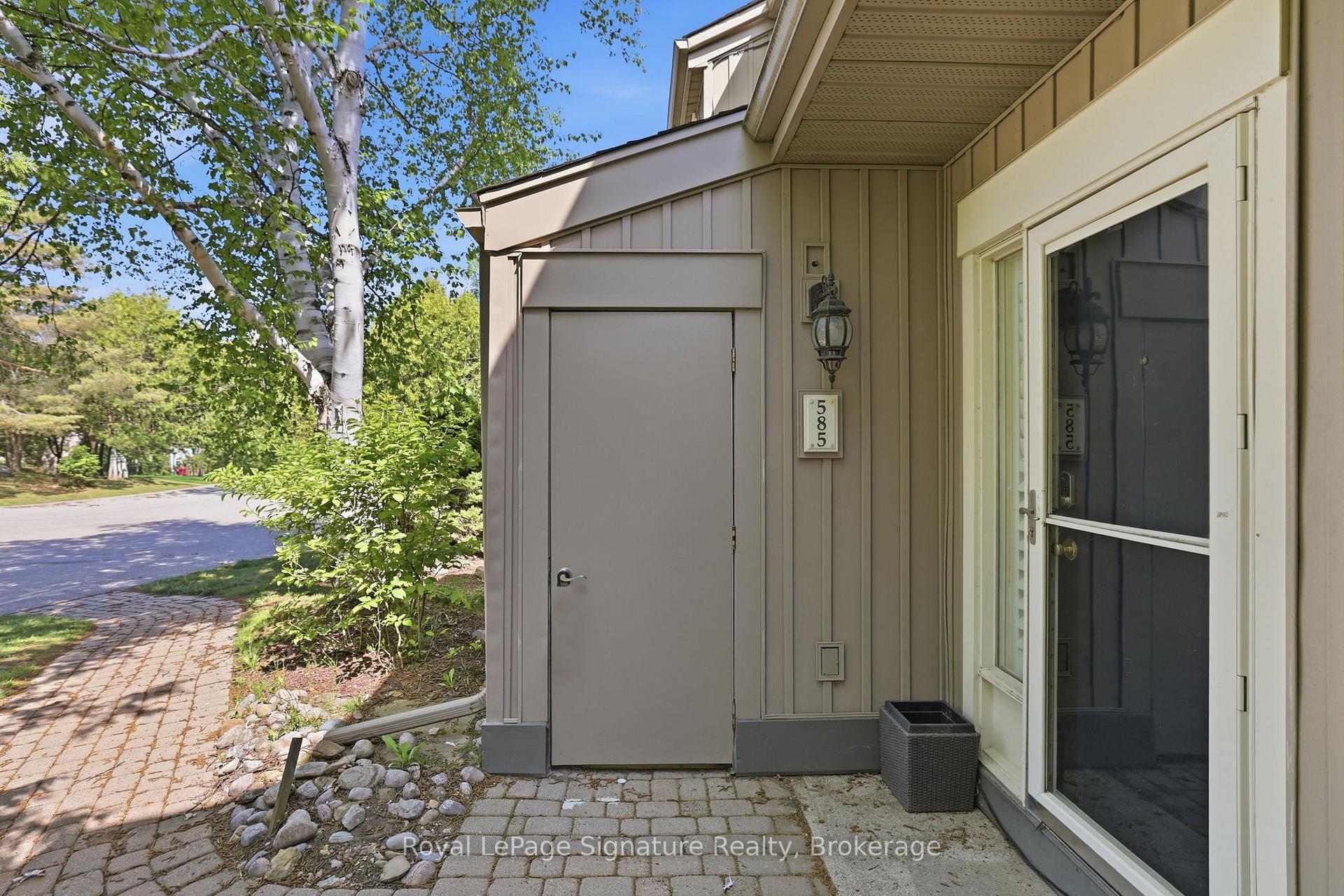 585 Oxbow Crescent, Collingwood — photo 3 of 5