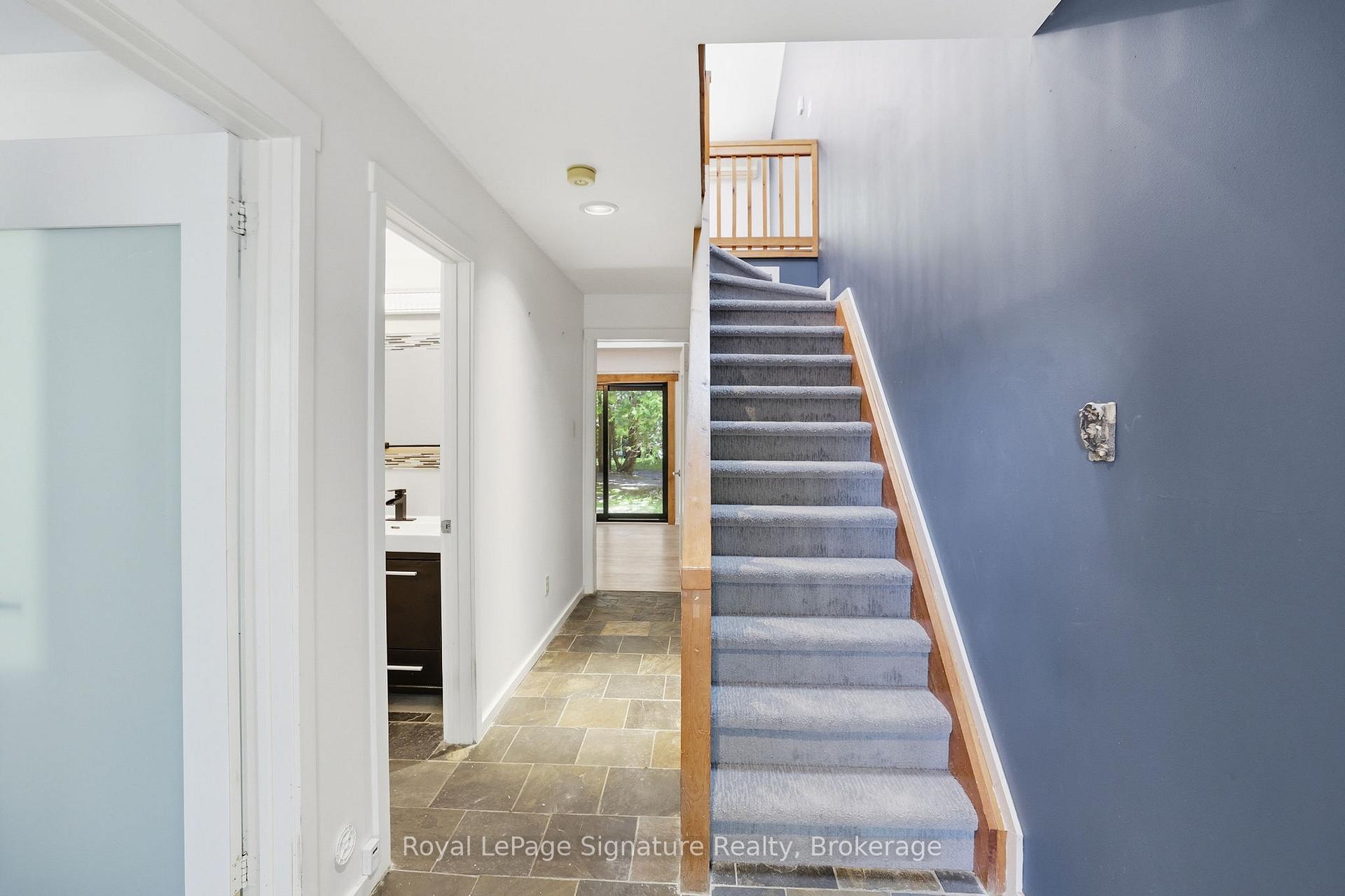 585 Oxbow Crescent, Collingwood — photo 4 of 5