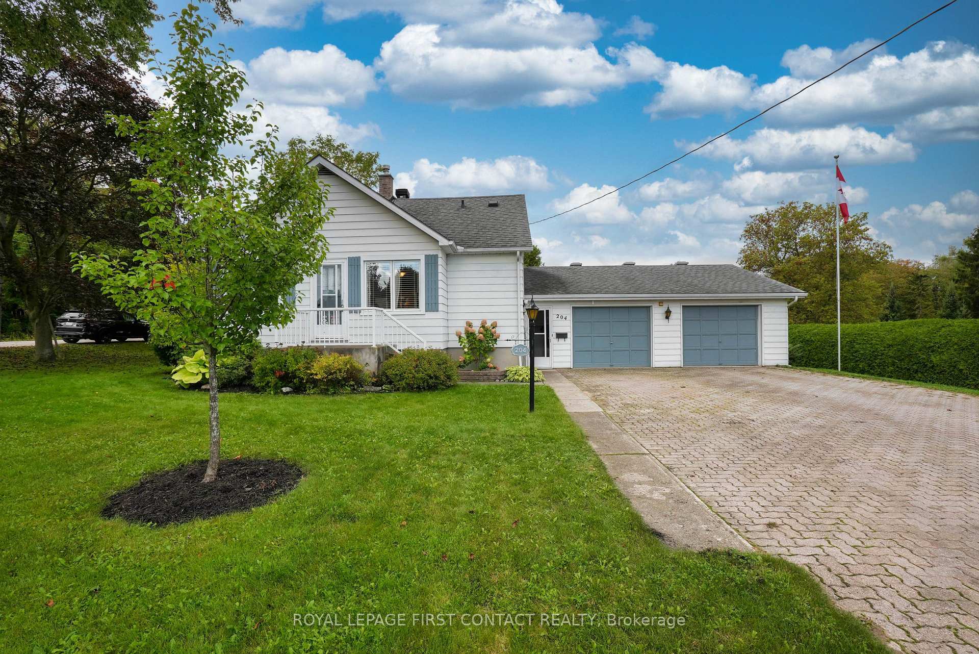 204 Dominion Drive, Clearview — photo 2 of 5