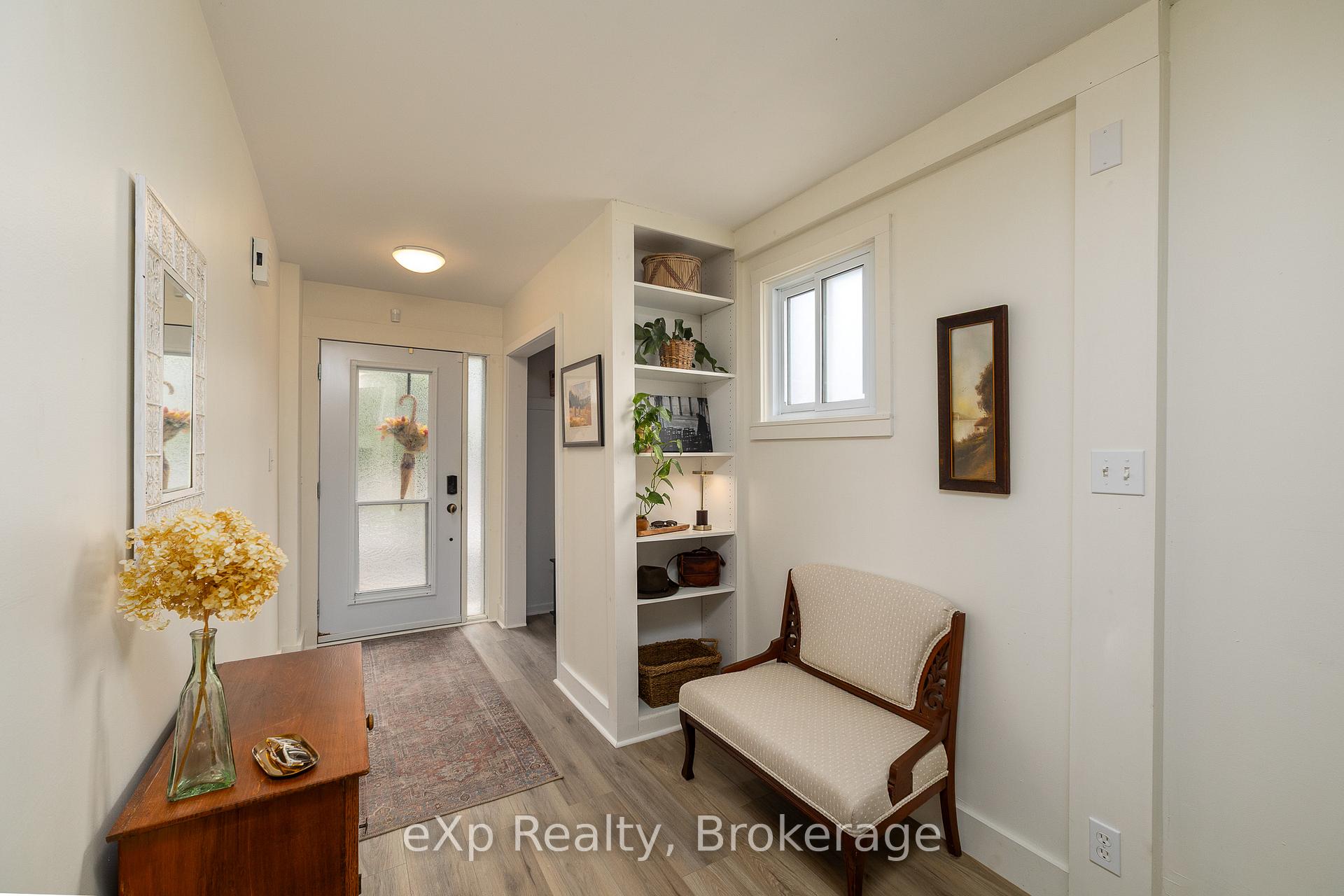 563 Tenth Street 12, Collingwood — photo 2 of 5