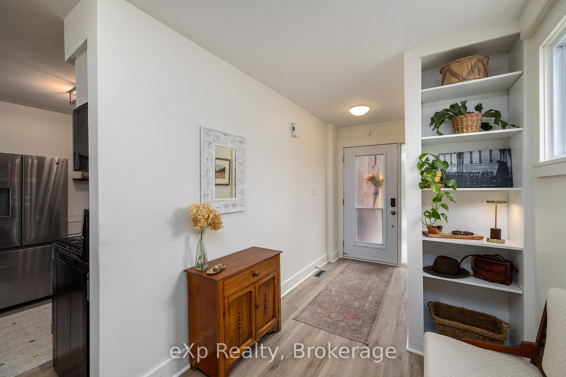 563 Tenth Street 12, Collingwood — photo 3 of 5
