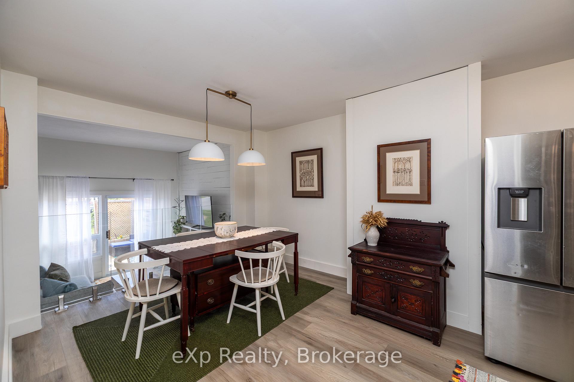 563 Tenth Street 12, Collingwood — photo 4 of 5