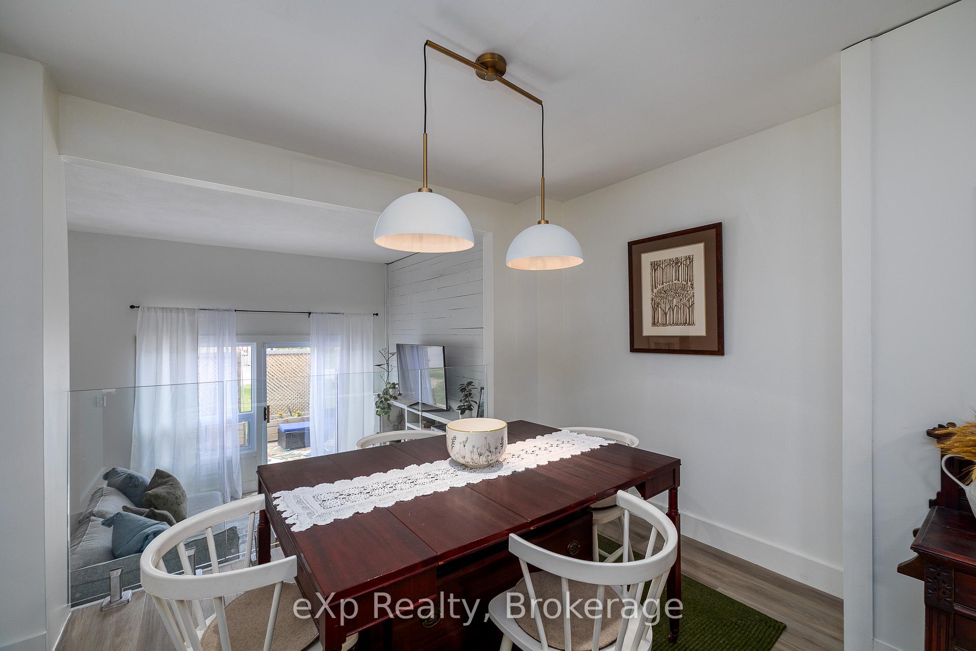 563 Tenth Street 12, Collingwood — photo 5 of 5