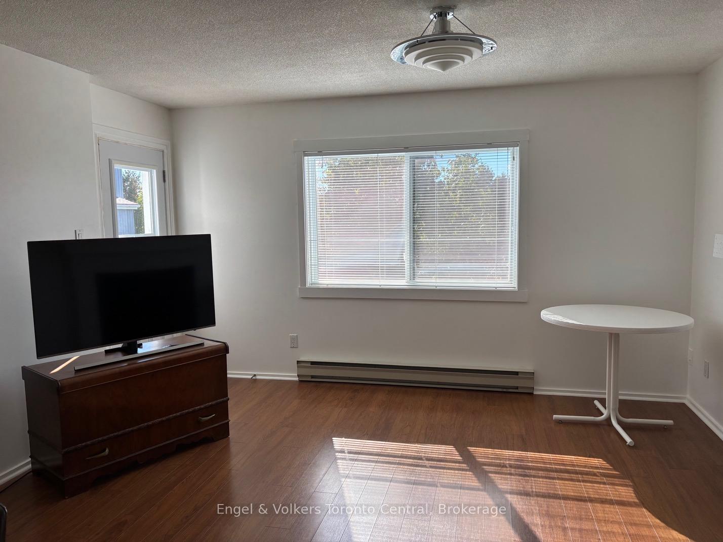 23 Dawson Drive, Collingwood — photo 2 of 5