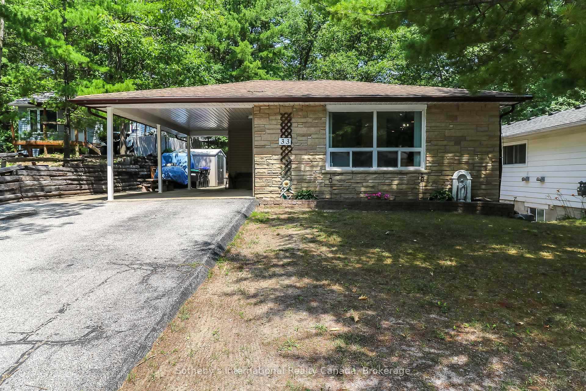 33 Parkwood Drive, Wasaga Beach, ON L9Z 2T2 — Wasaga Beach, Ontario