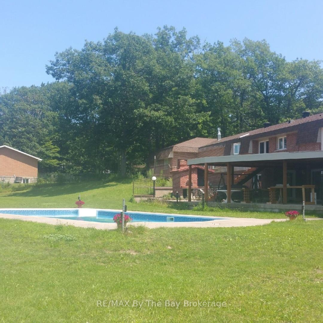 10 Edgewater Road, Wasaga Beach — photo 2 of 5