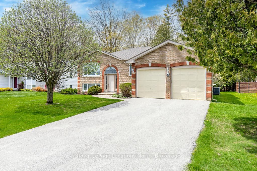 40 Fairway Crescent, Wasaga Beach, ON L9Z 1B8 — Wasaga Beach, Ontario