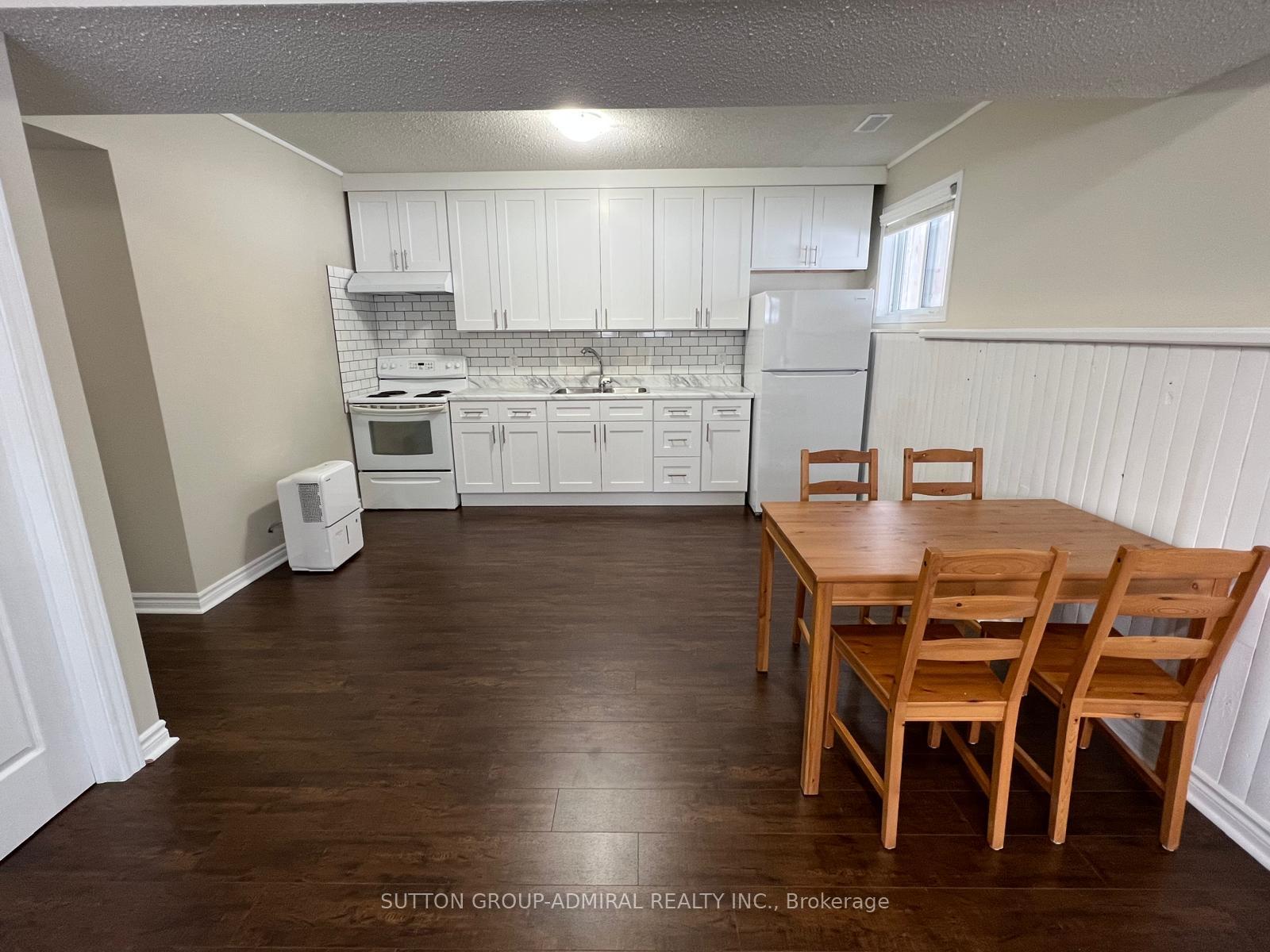 104 Helena Street, Wasaga Beach — photo 2 of 5