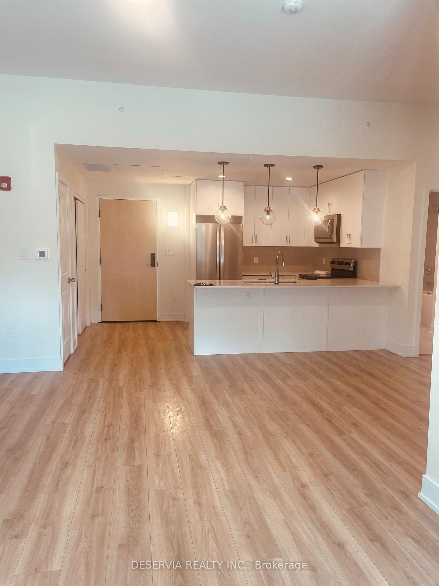 121 Mary Street Unit 205, Clearview — photo 2 of 5