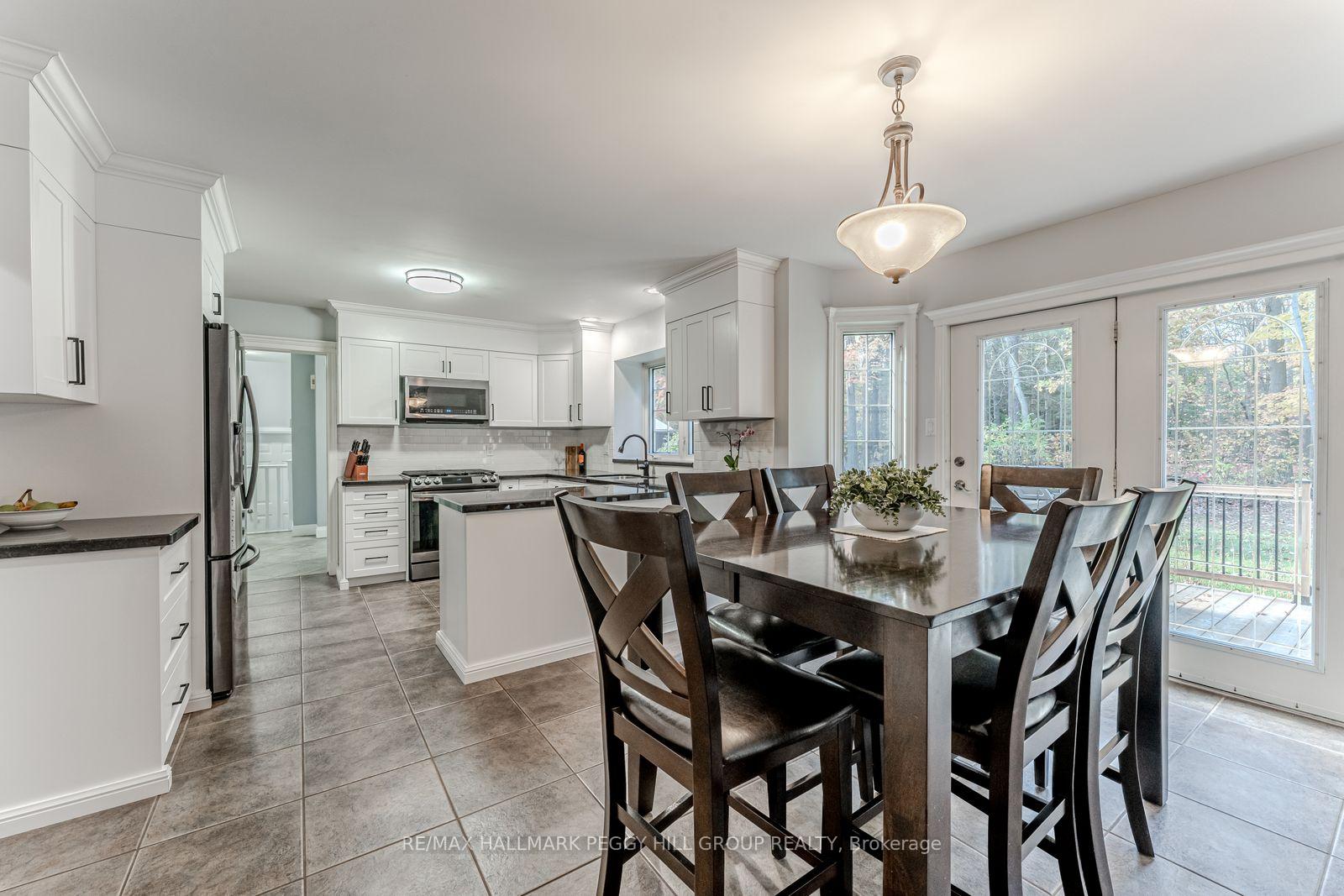1096 Sunnidale Road, Springwater — photo 3 of 5