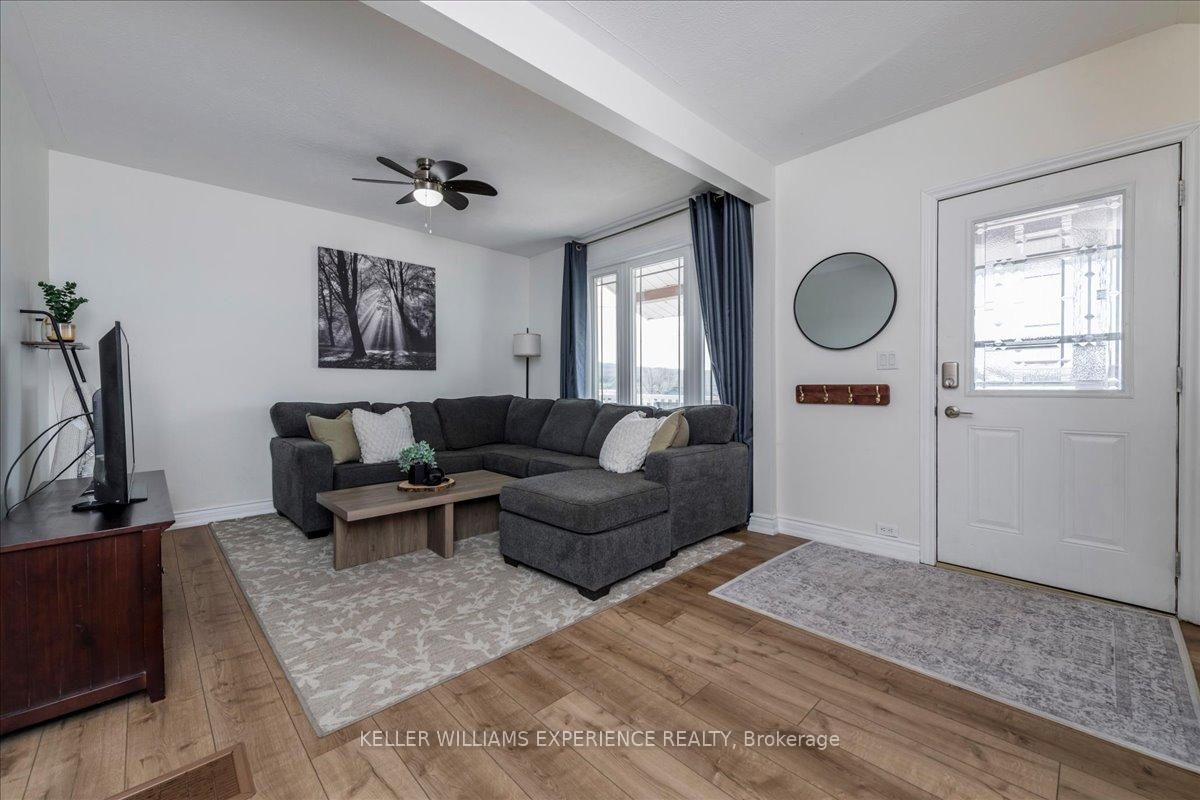 80 ROBERT Street W, Penetanguishene — photo 3 of 5