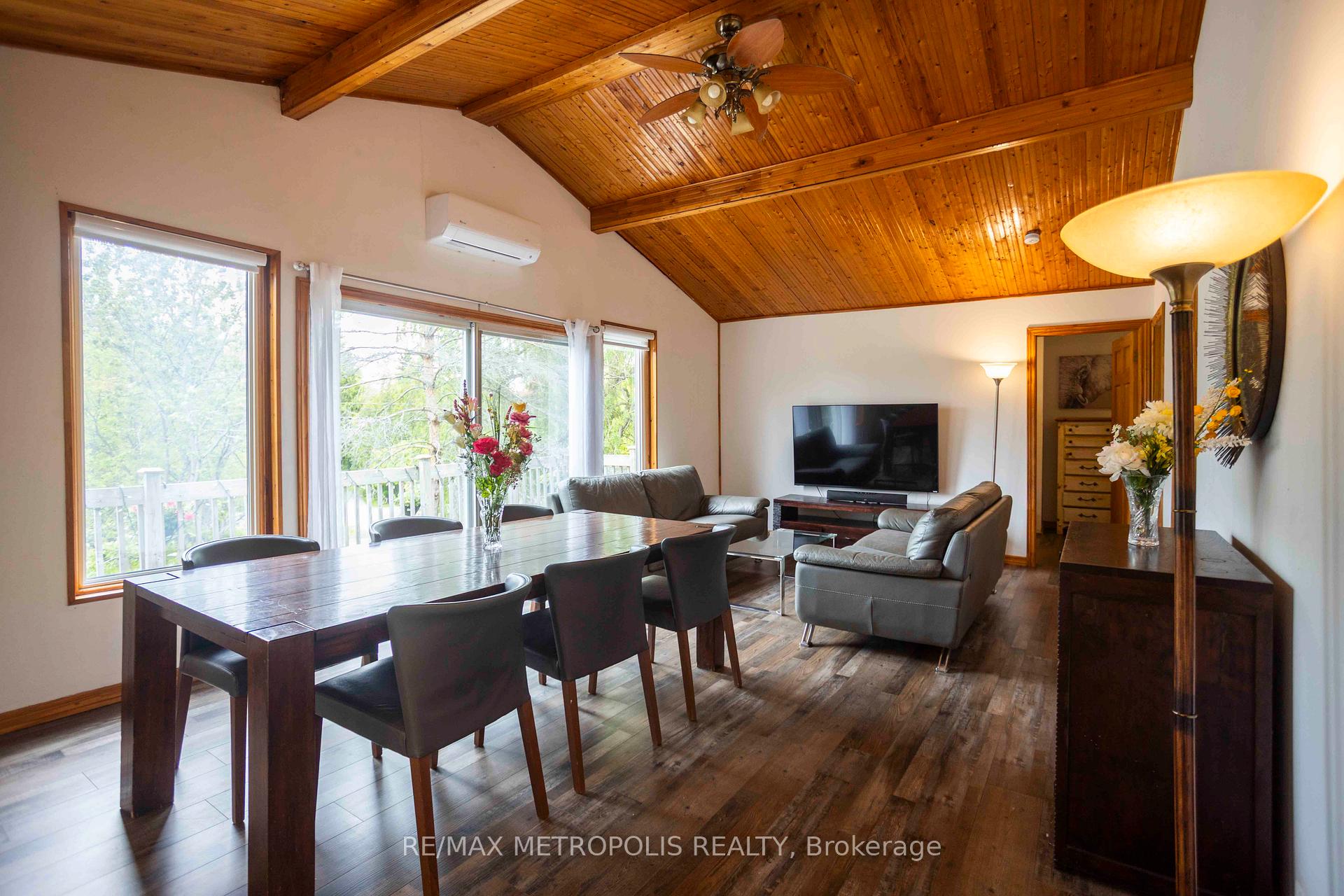 56 Georgian Manor Drive, Collingwood — photo 2 of 5