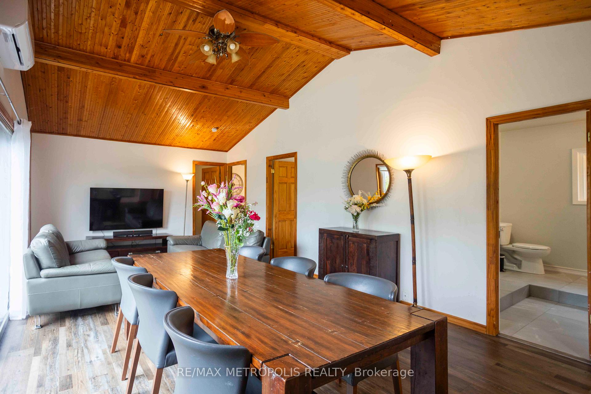 56 Georgian Manor Drive, Collingwood — photo 3 of 5
