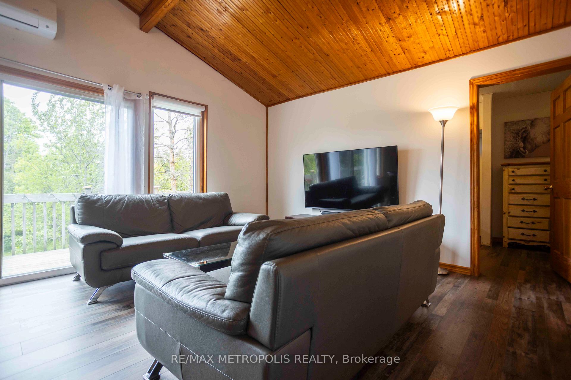 56 Georgian Manor Drive, Collingwood — photo 4 of 5