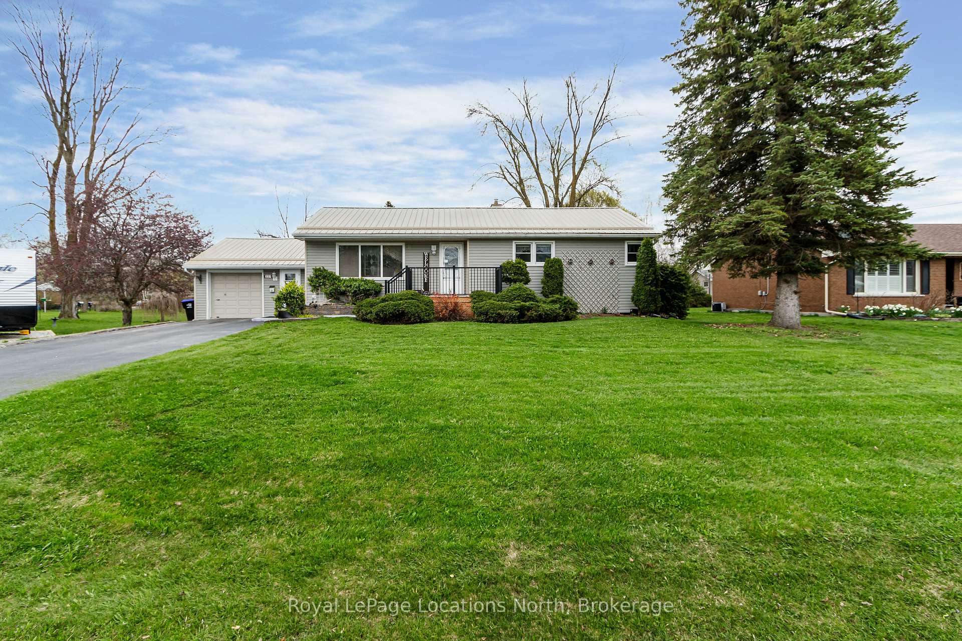 227 Superior Street, Clearview — photo 2 of 5