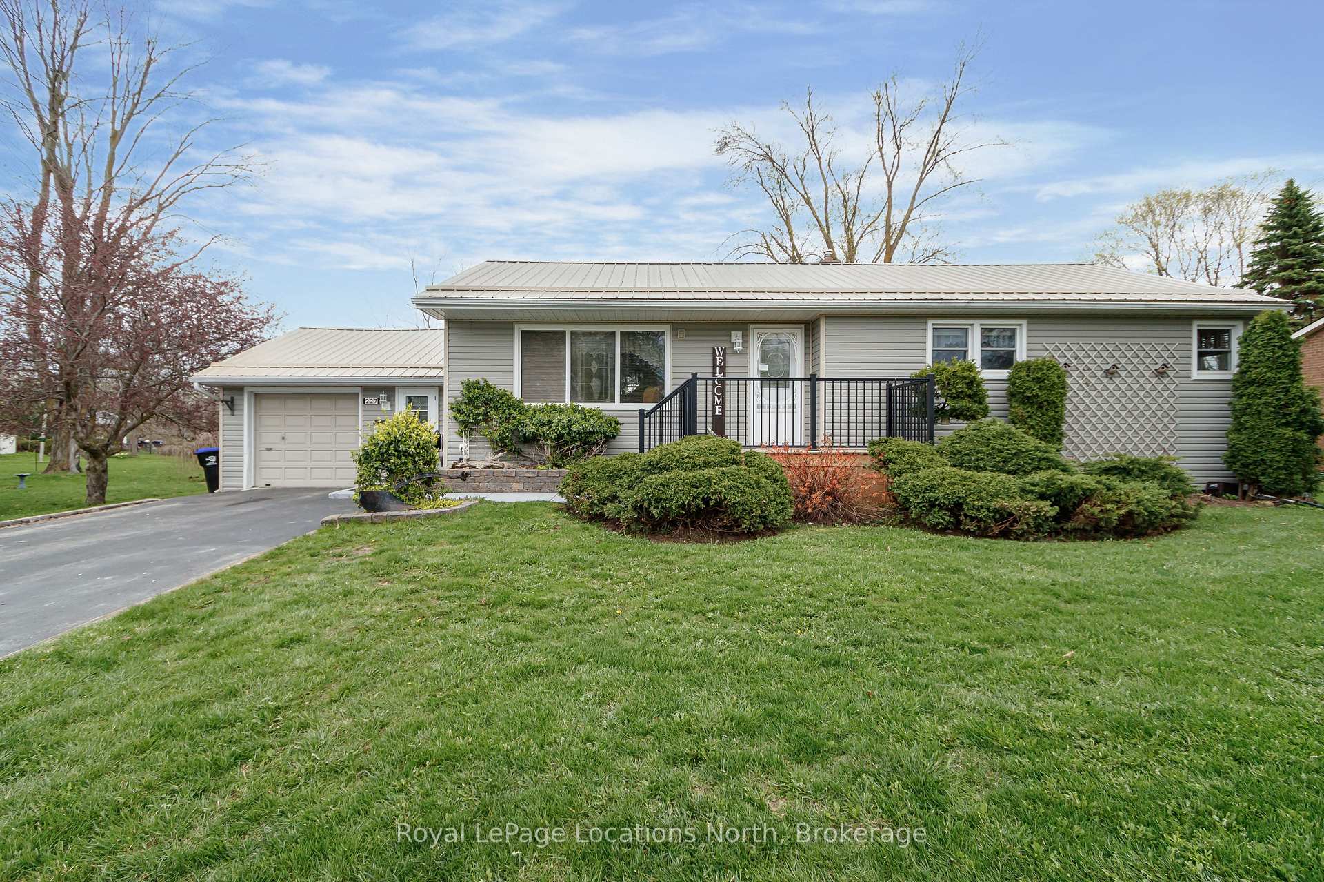 227 Superior Street, Clearview — photo 3 of 5