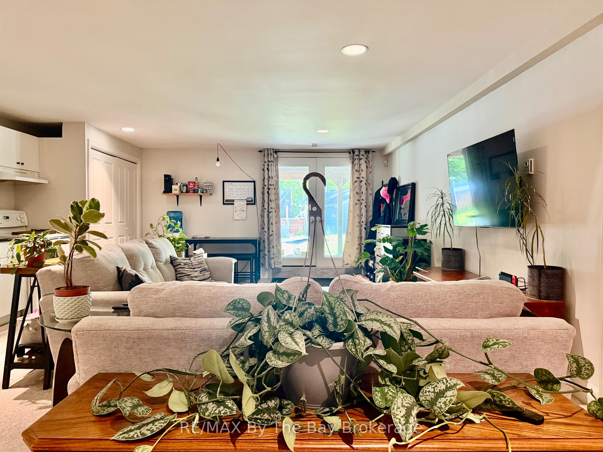 24 Bridlewood Crescent, Wasaga Beach — photo 4 of 5