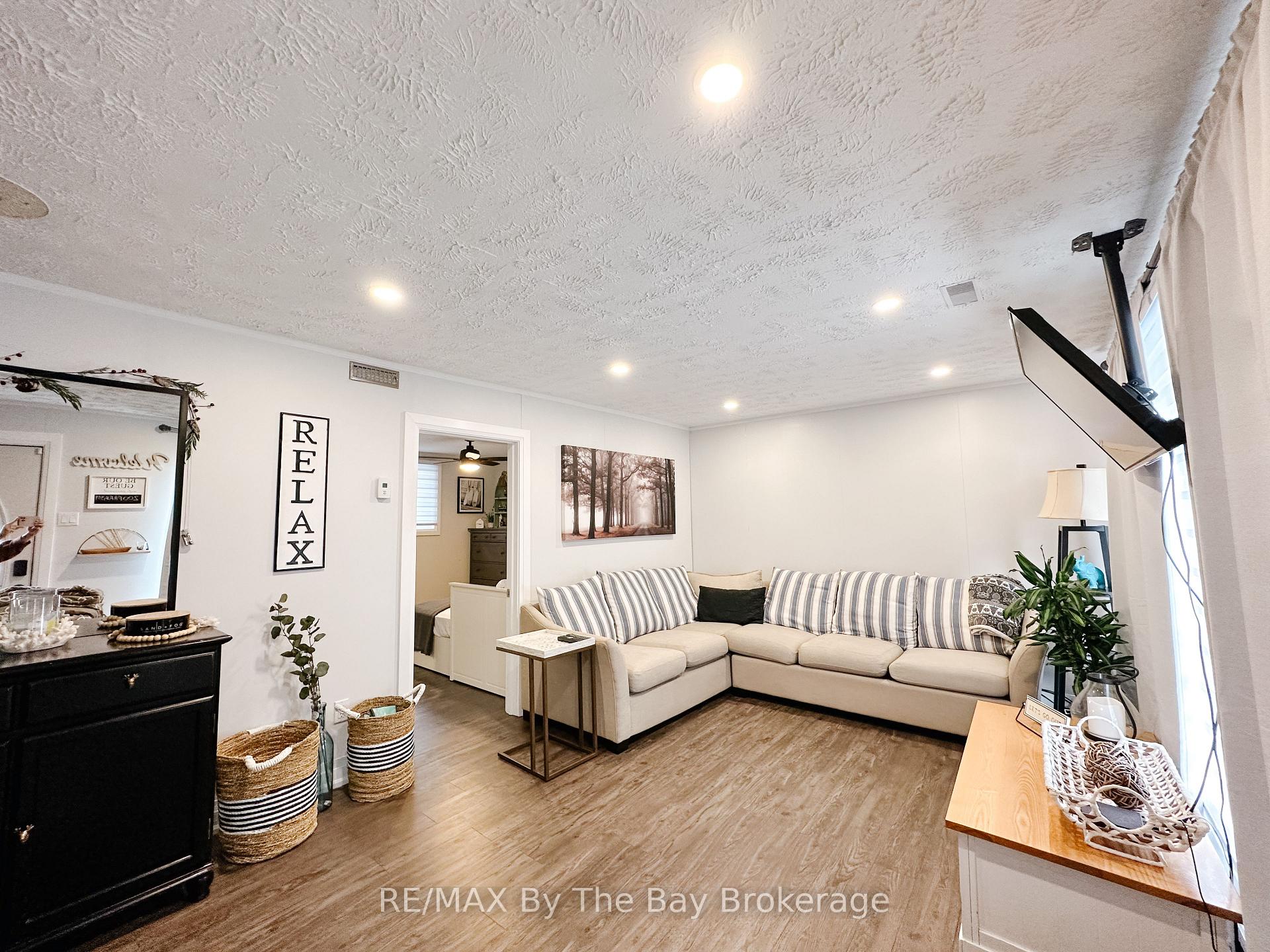 339 Zoo Park Road, Wasaga Beach — photo 3 of 5
