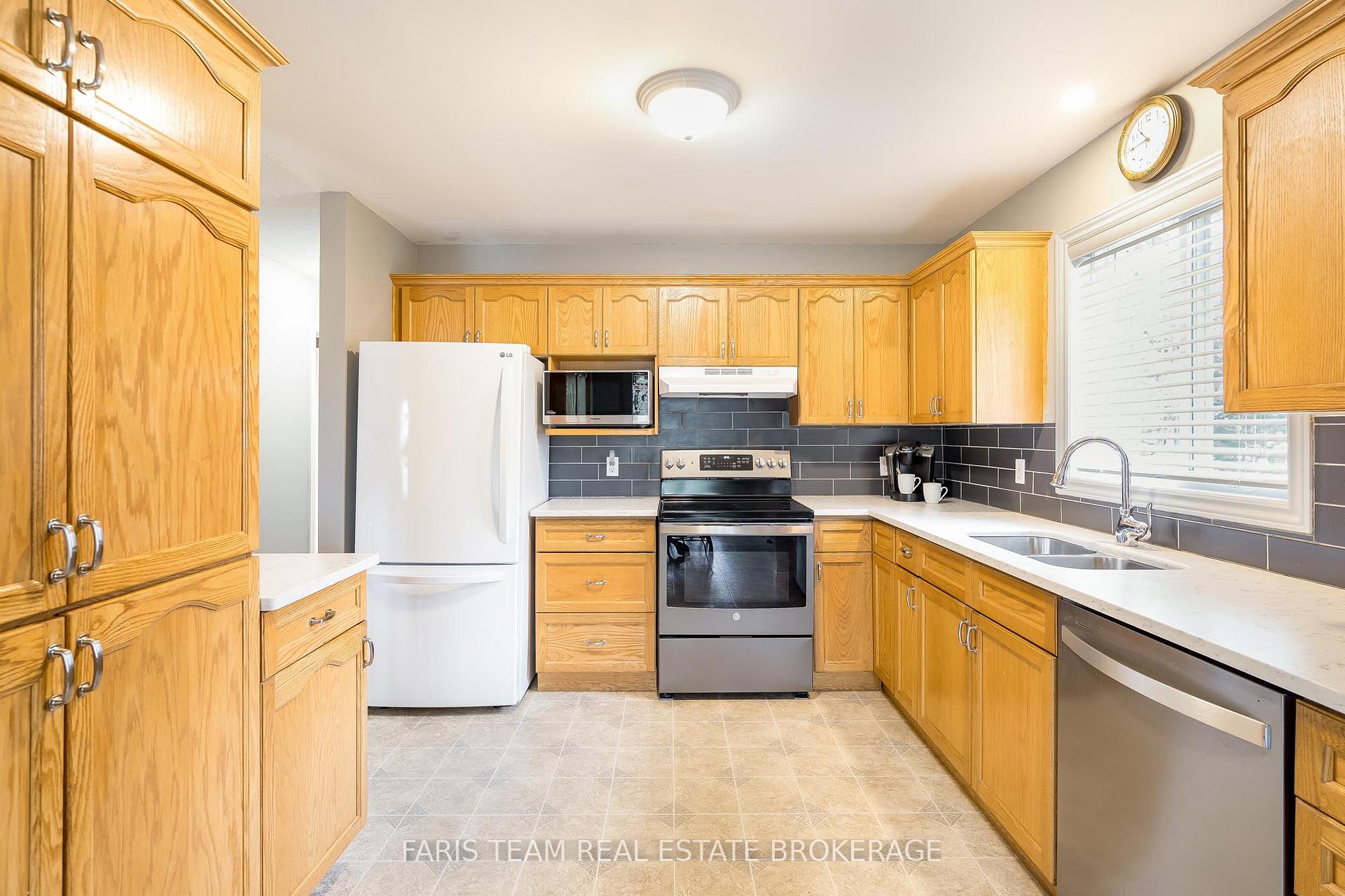 46 Greenwood Avenue, Oro-Medonte — photo 3 of 5