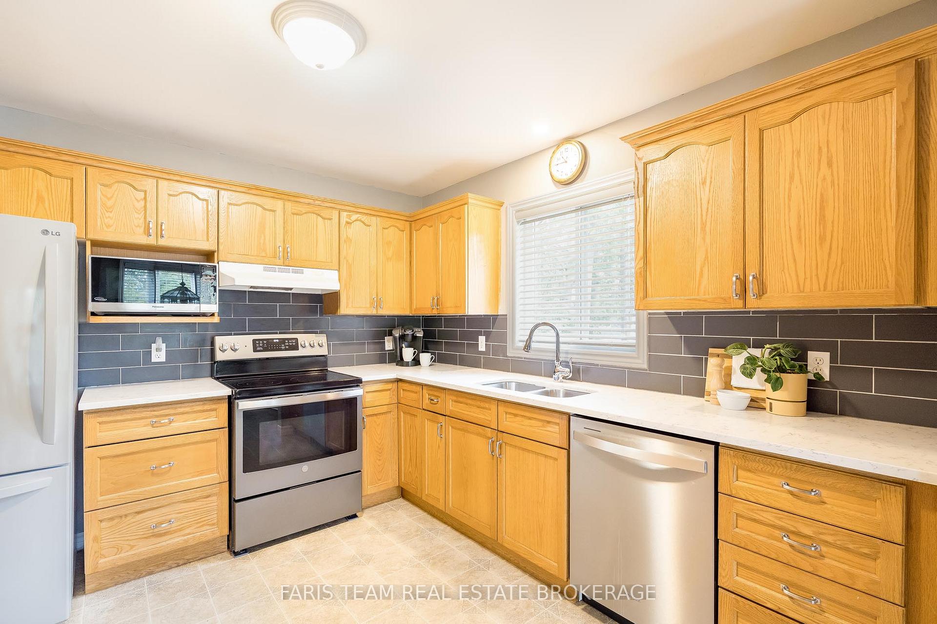 46 Greenwood Avenue, Oro-Medonte — photo 4 of 5
