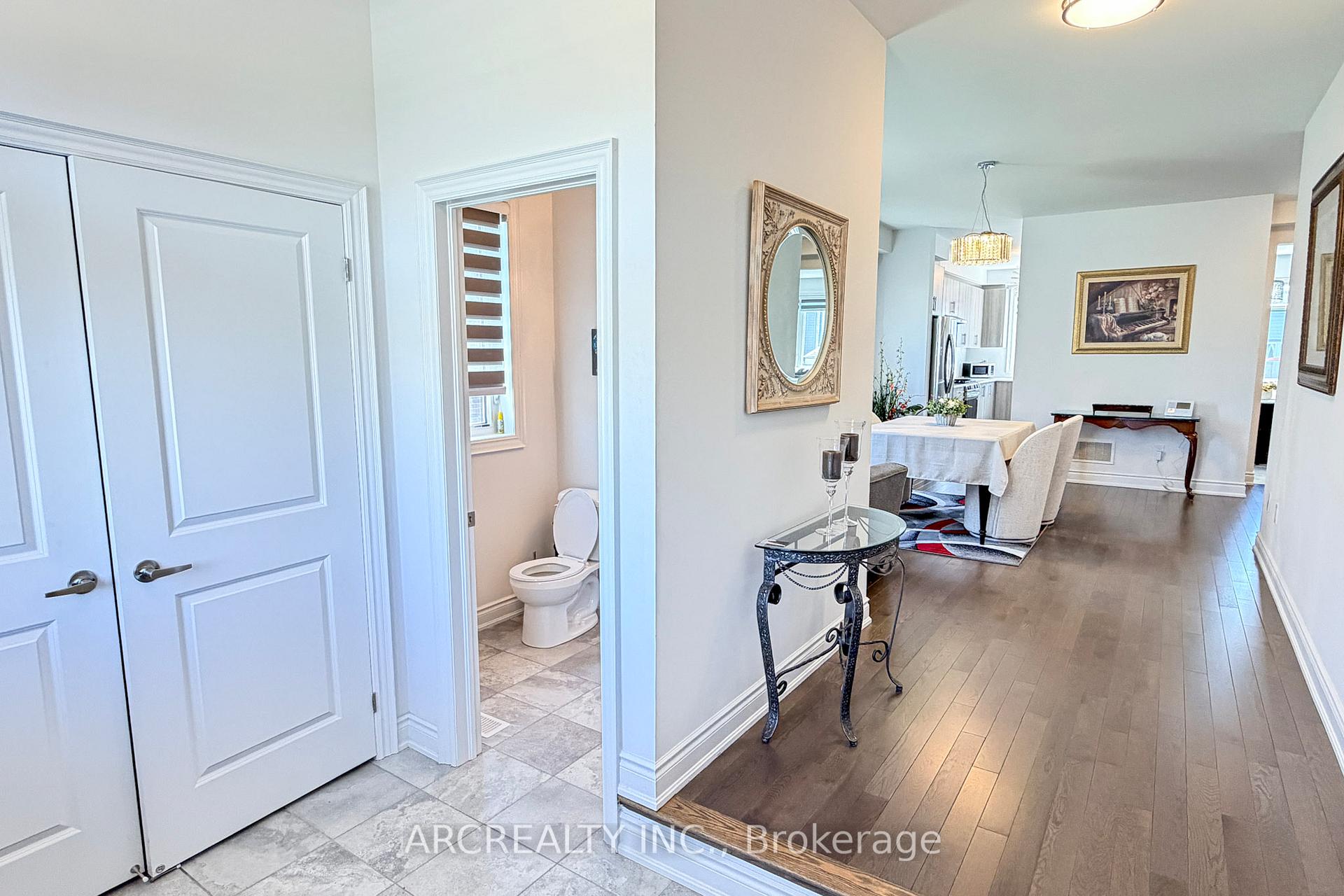 18 Emerald Street, Wasaga Beach — photo 2 of 5