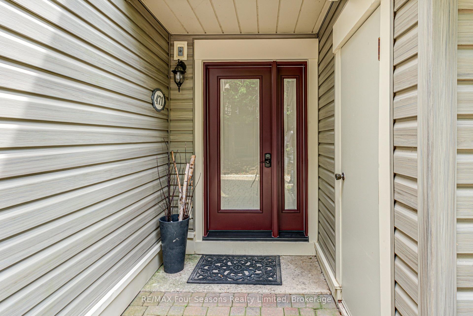 471 Oxbow Crescent, Collingwood — photo 3 of 5