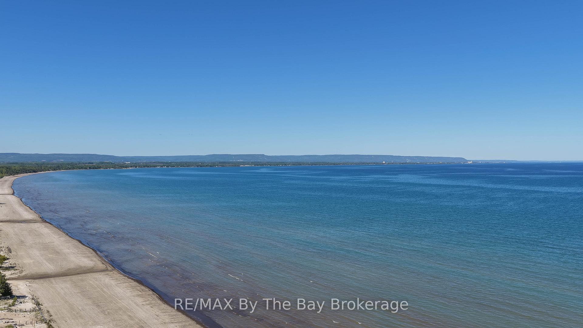 23 Sunnidale Road N, Wasaga Beach — photo 2 of 5