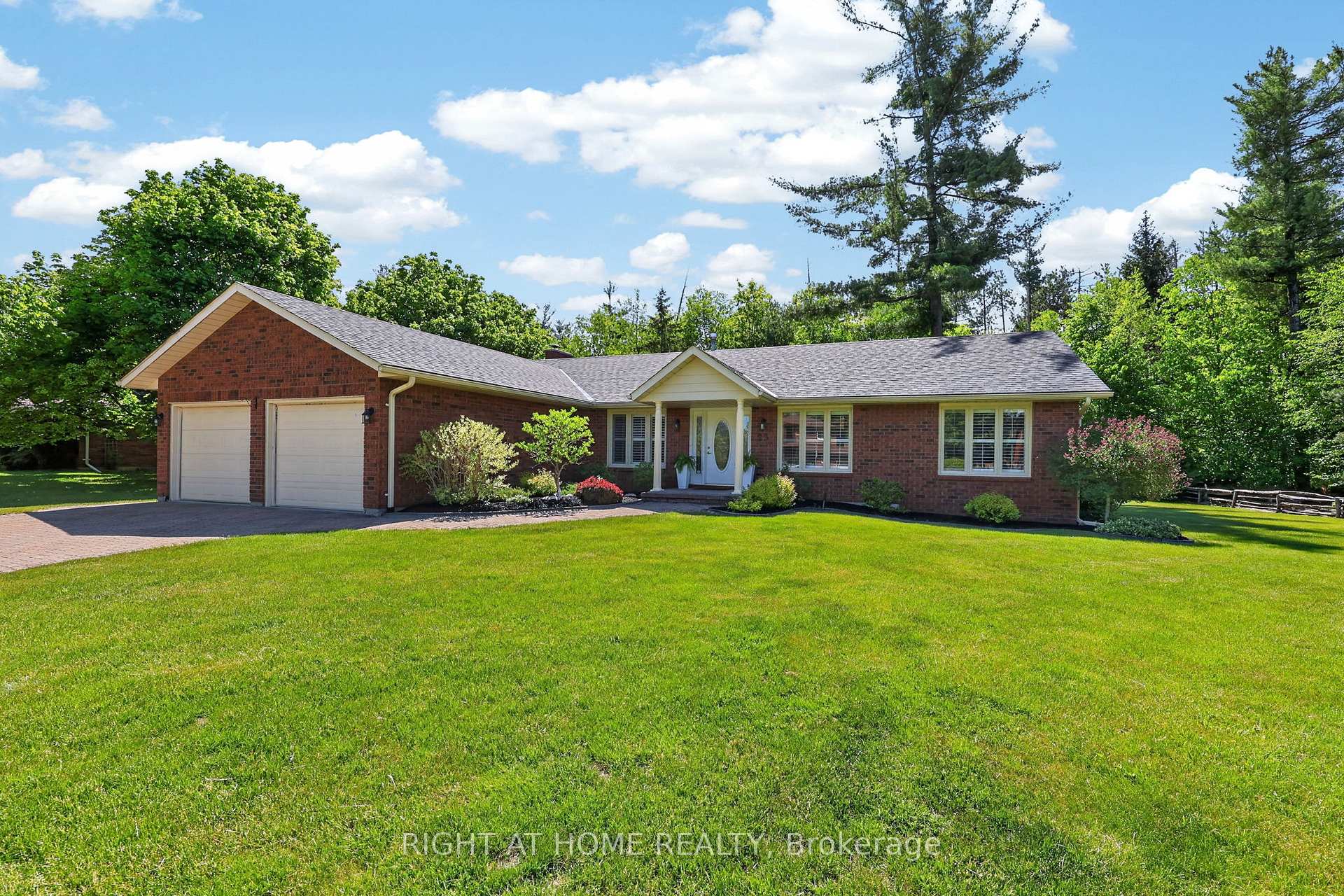 23 Holloway Lane, Springwater, ON L9X 0M7 — Springwater, Ontario