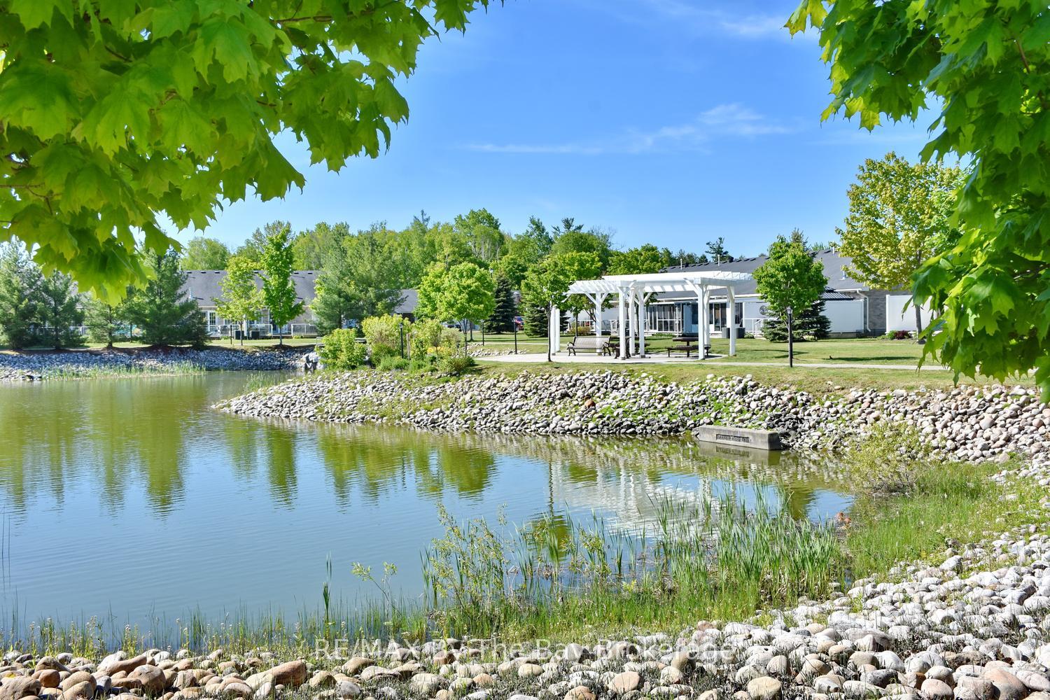 3 Garden Grove Crescent, Wasaga Beach — photo 2 of 5