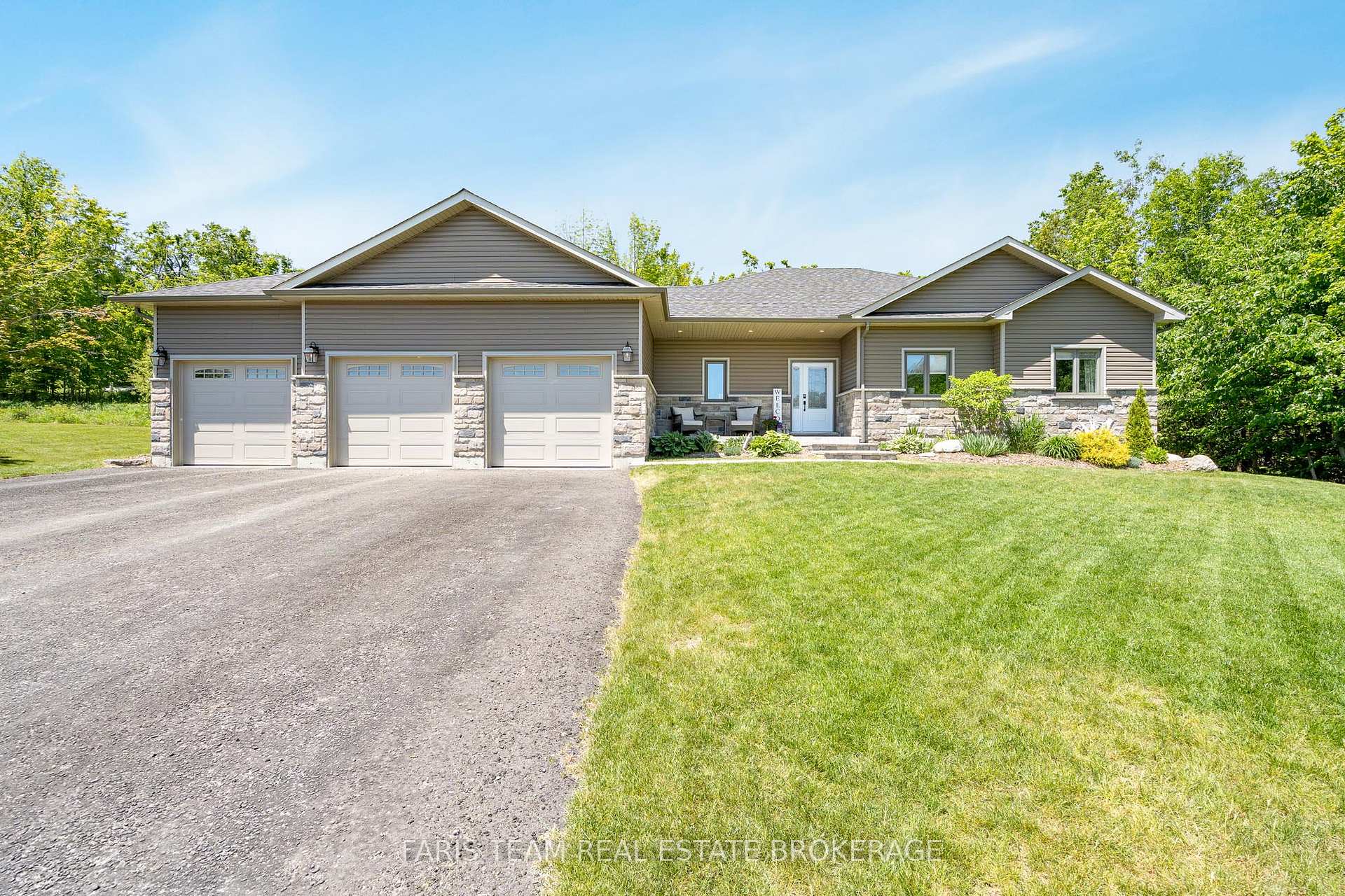 44 Bachly Avenue, Oro-Medonte — photo 2 of 5