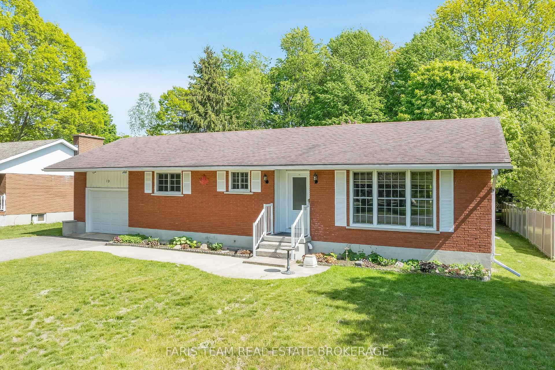 19 Maplegate Road, Tiny, ON L0L 2T0 — Tiny, Ontario