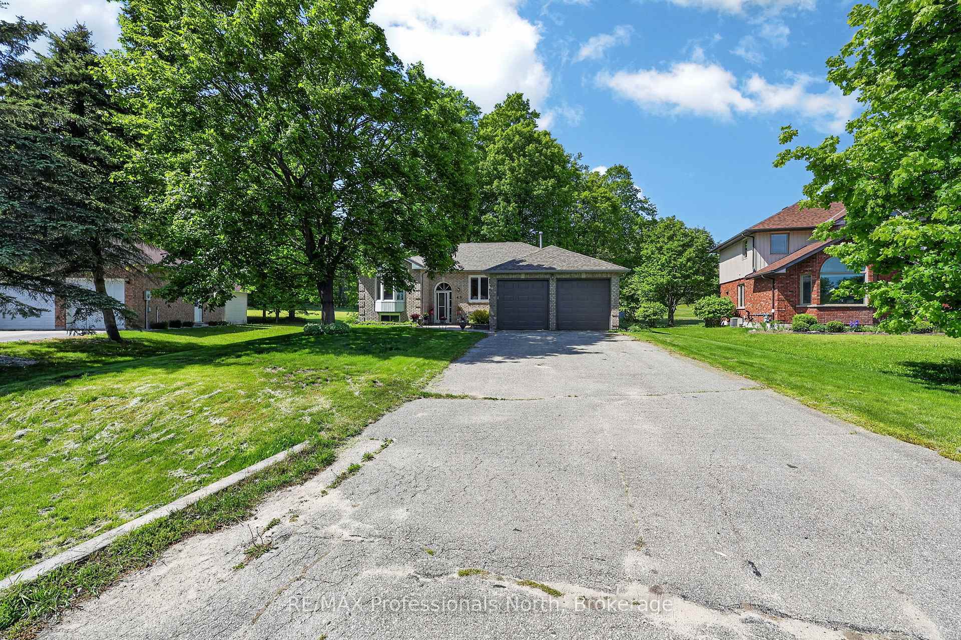 48 Fairway Crescent, Wasaga Beach — photo 2 of 5