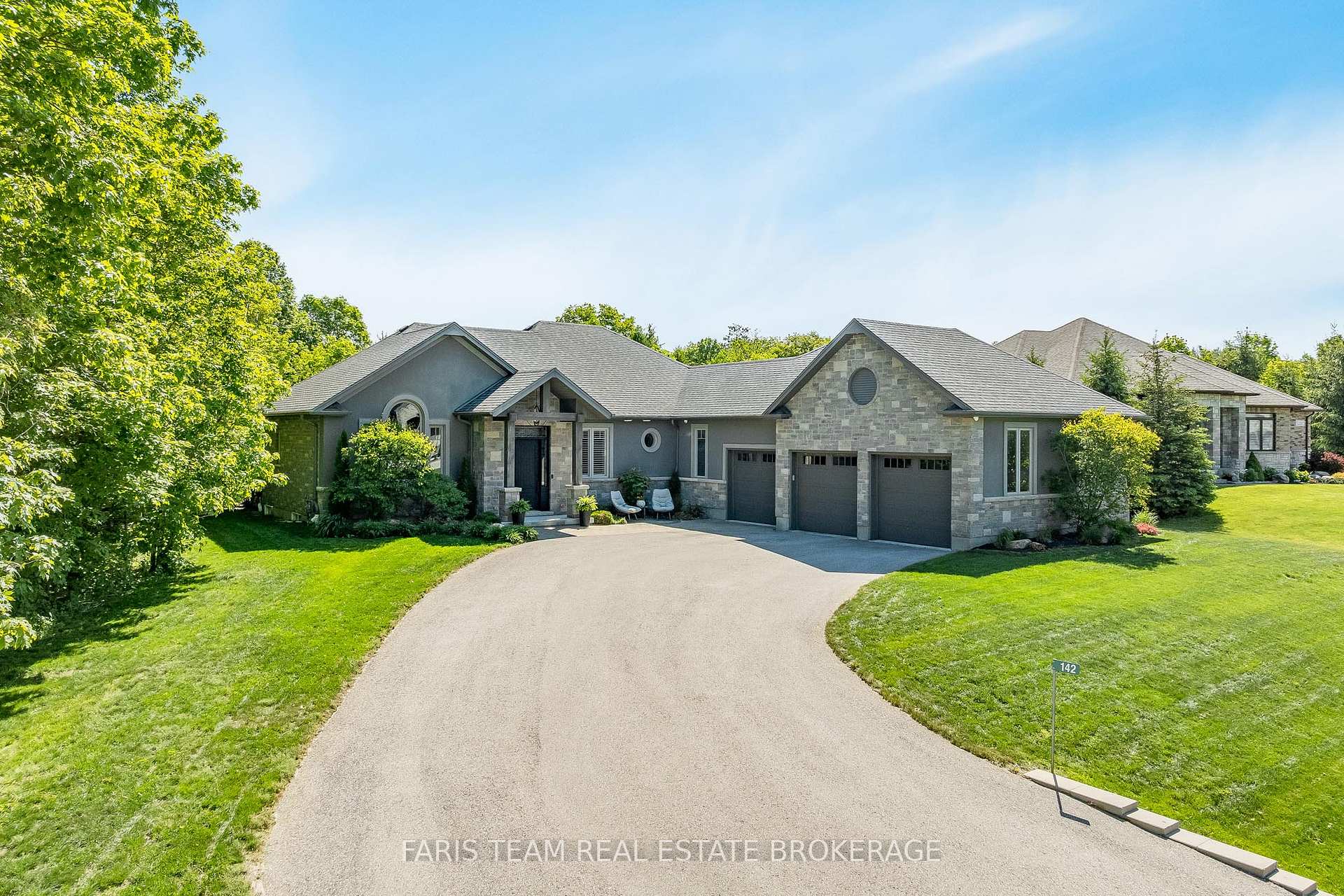 142 Mennill Drive, Springwater — photo 2 of 5