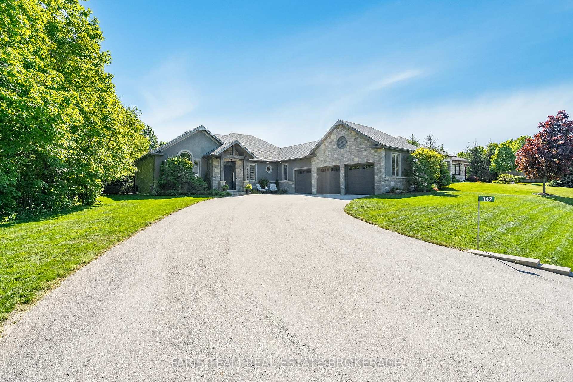 142 Mennill Drive, Springwater — photo 3 of 5
