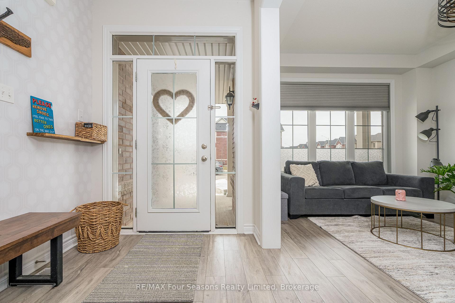 40 Kirby Avenue, Collingwood — photo 2 of 5