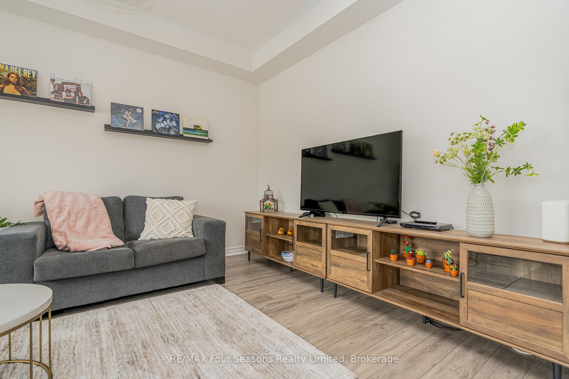 40 Kirby Avenue, Collingwood — photo 3 of 5