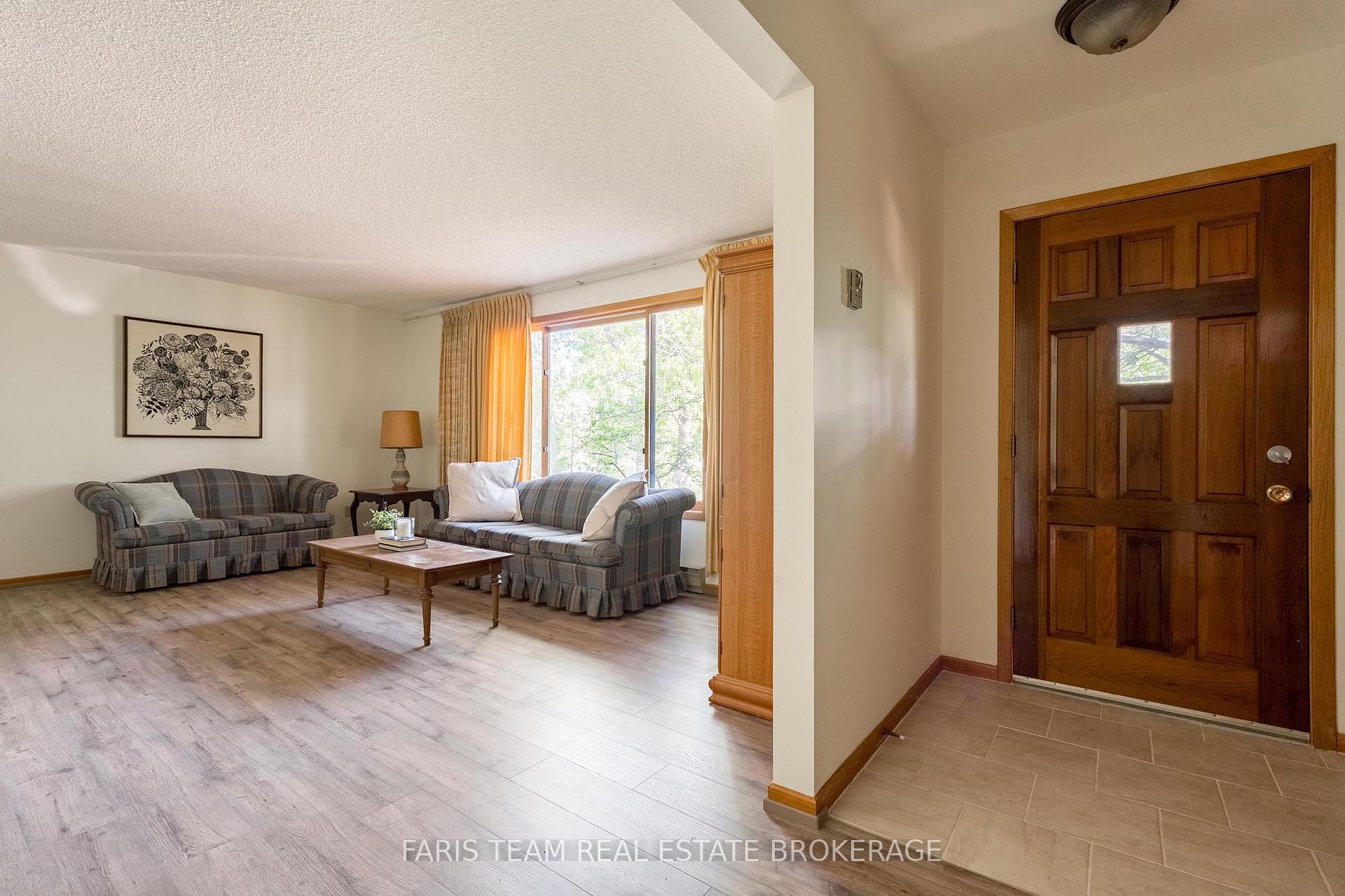 29 Lorrie Crescent, Tiny — photo 5 of 5