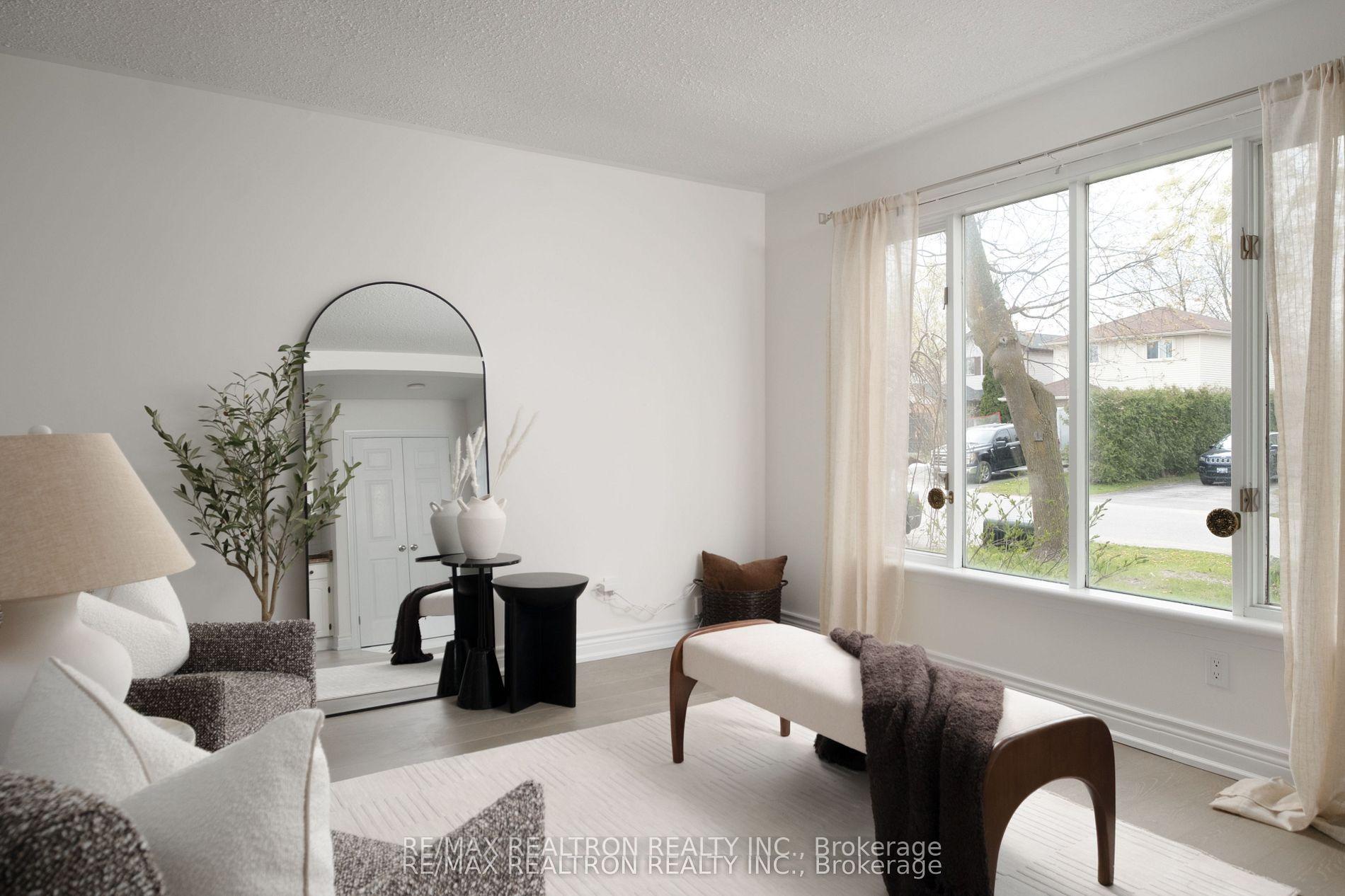 8 Courtice Crescent, Collingwood — photo 2 of 5