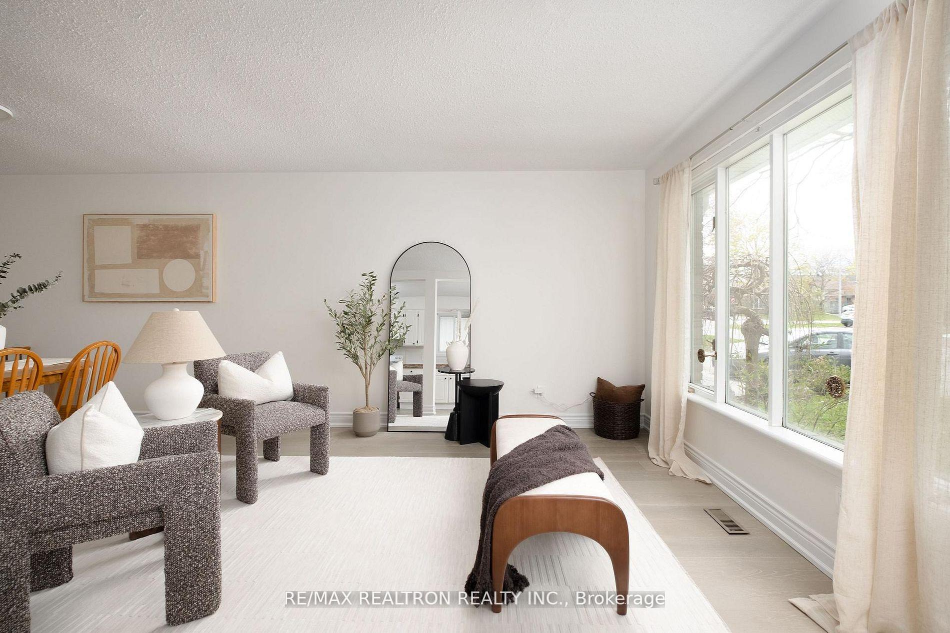 8 Courtice Crescent, Collingwood — photo 3 of 5