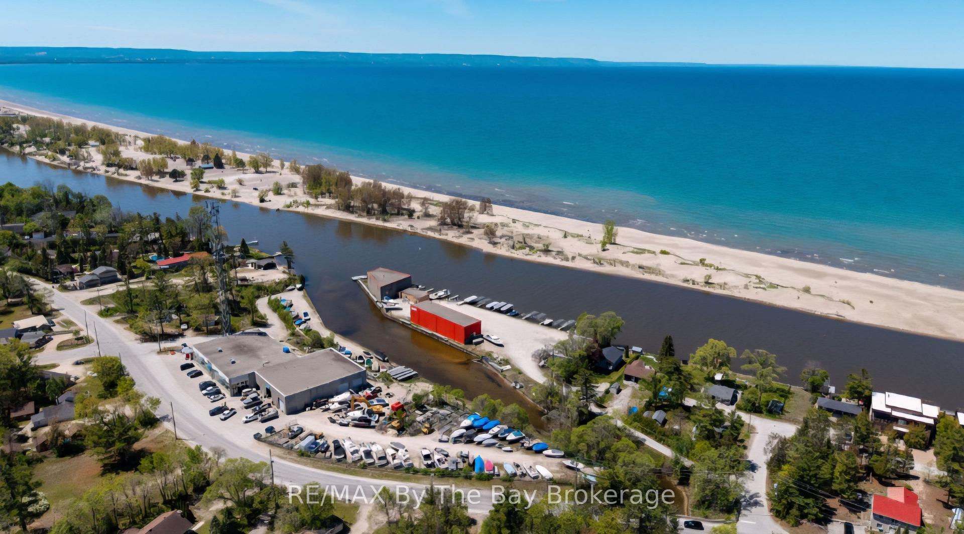 30 Shore Line E, Wasaga Beach — photo 2 of 5